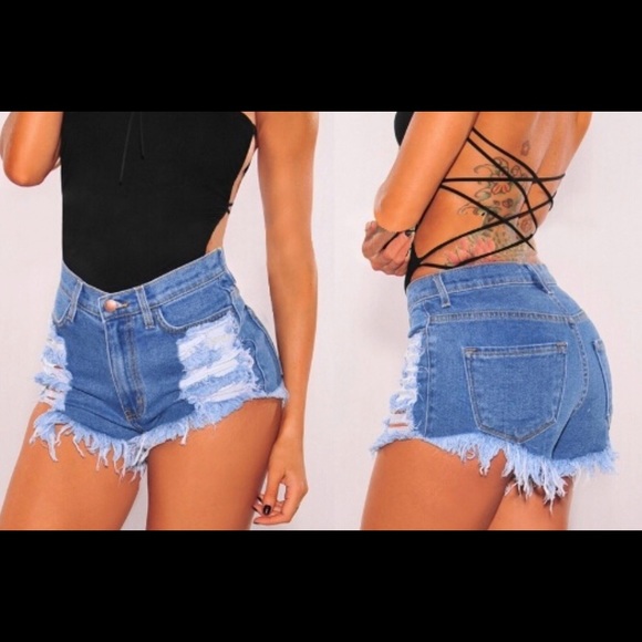 Hot 🔥Distressed denim cutoff Jean shorts *NWT* - Picture 2 of 8